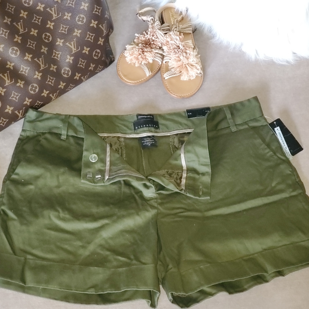 Shorts - Picture 3 of 4